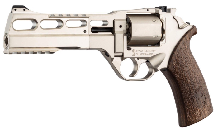 Denne revolver kommer specielt med justerbar hop-up