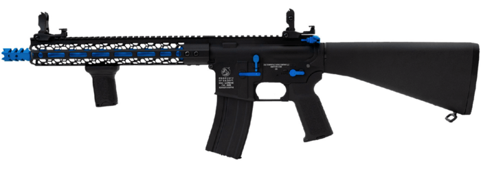 Denne riffel kommer med forskellige blå detaljer