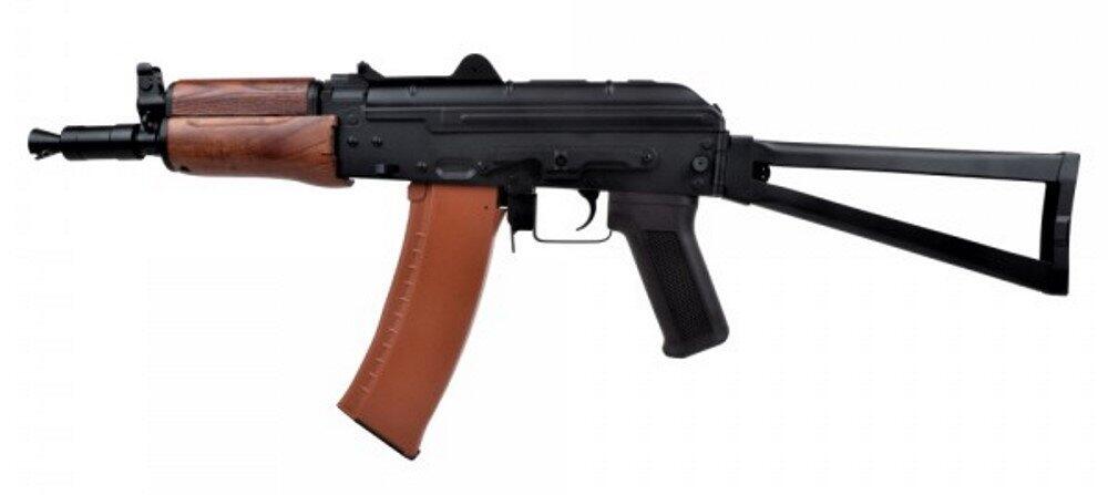 Riflen er lavet af det kendte mærke cyma, og har en foldekolbe