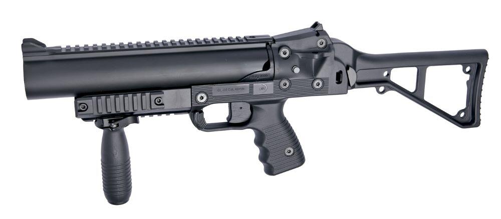 Denne granat kaster fungerer med 40mm shells, hvilket vil sige den kan bruges som en shotgun eller skyde gummi shells