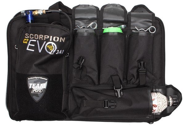 Billedet her viser at man kan også have en 3 x granater, 1 hpa tank og en flaske hardball kugler samt patch område