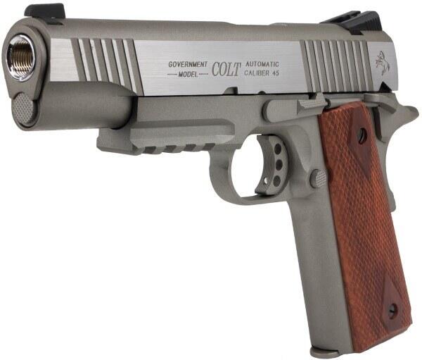 Der er også mulighed for at montere lys osv på dens rail