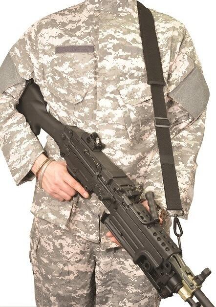Maskingevær M249 til både stillingsforsvar og patrulje.