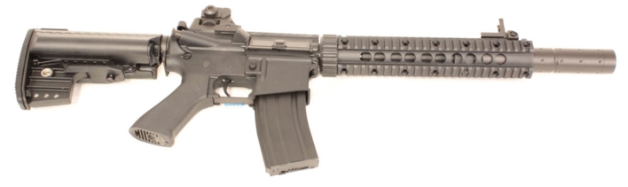 Dette er højre side af denne CM.631 Softgun M4 RIS SD