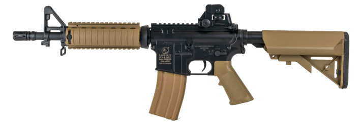 Dette er en M4 af det klassiske M4 design, i sort og tan