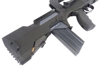 Fedt bullpup design til denne famas F1 fra Cybergun