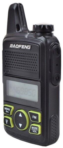Meget kompakt baofeng walkie talkie radio der nemt kan bruges til mil-sim airsoft kampe
