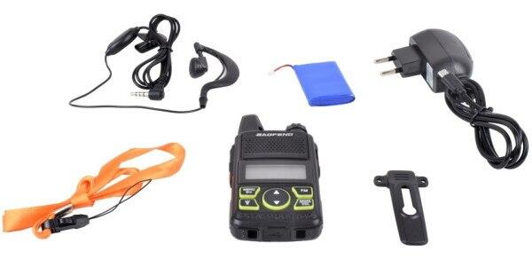 Her kan alt udstyret ses som medfølger i denne baofeng T1 radio pakke