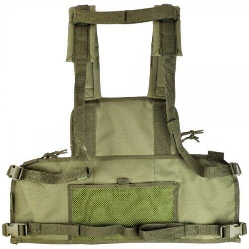 Bagsiden på denne Taktiske airsoft vest hvor der er plads til 8 m4 magasiner på fronten