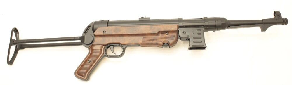 Fedt WW2 MP40 softgunvåben der kommer med folde kolbe der kan foldes ind under ligesom den rigtige