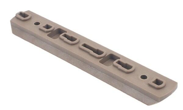 Tan airsoft rails sæt, som medfølger skruer til montering