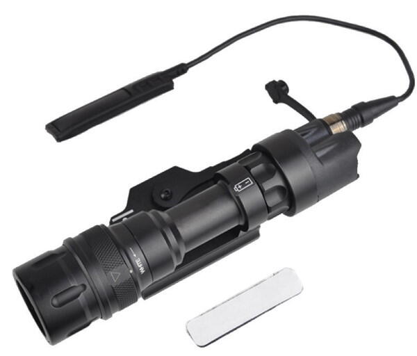 Dette er en kraftig airsoft lygte, med 200 lumen og en strobe funktion