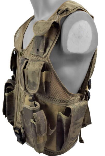 Vestens pistol hylster, har plads til et ekstra pistol magasin foran