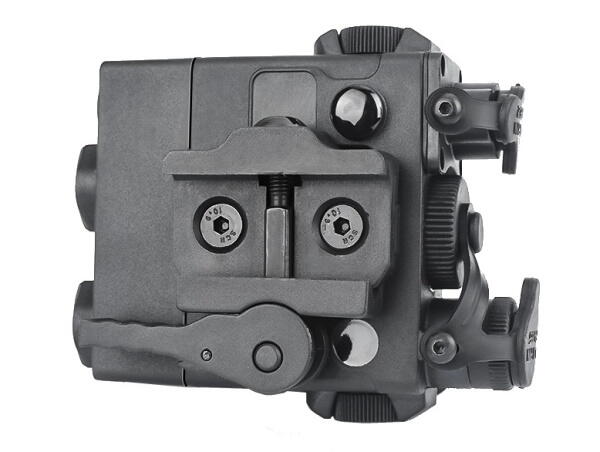 Dummy Dbal A2 kommer med quick release, så man hurtigt kan tage den af og på ens hardball våben