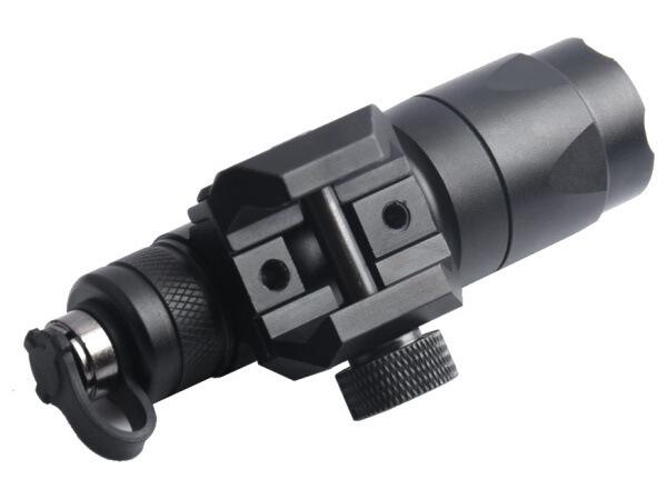 Hardball lygten passer på alle standard 20mm picatinny rail systemer