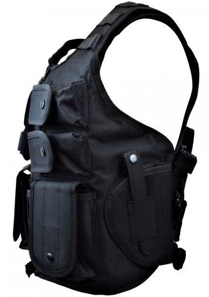 På siden af vesten er der plads til en pistol, lommen er justerbar, så de fleste pistoler passer