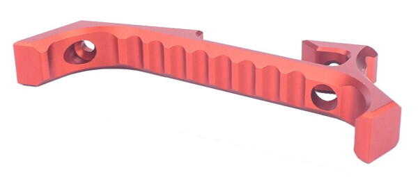 Selve grebet er vinklet, hvilket gør det let at presse ens riffel, mod sin skulder