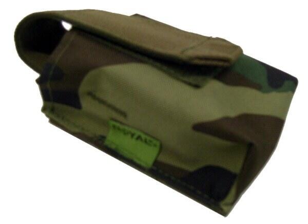 Denne pouch kan på sættes molle, og er lavet i woodland camouflage