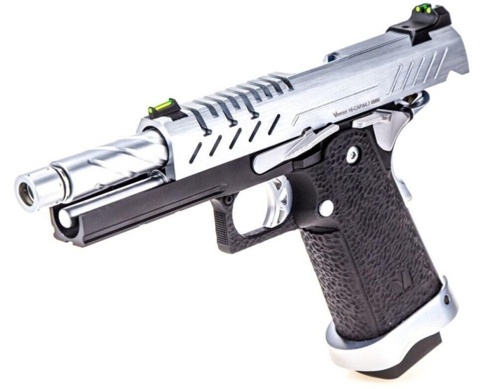 Pistolen er GBB, hvilket vil sige den har rekyl fra gassen, samt slæden låser på sidste skud