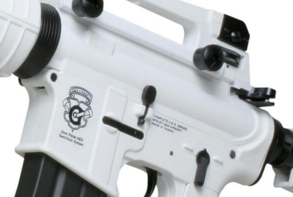 Riflen har en magasin kapacitet på 450 softgun kugler