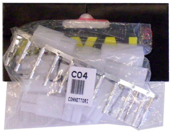 Pakken kommer med 10 store tamiya stik