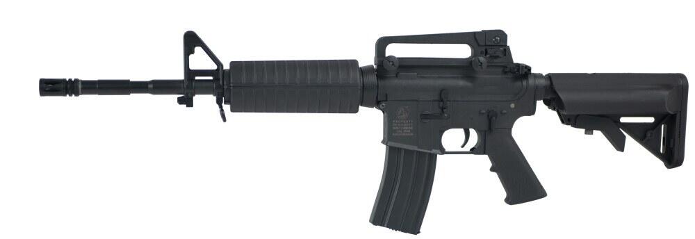 Selve riflen er konstrueret i nylon fiber, som gør geværet let at løbe rundt med