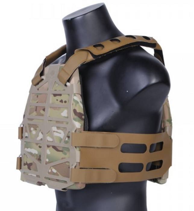 Denne Emerson vest ligner en S&S Precision Plate frame