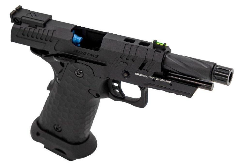 Pistolen kommer med et fiberoptisk frontsigte samt juster bart bagsigte