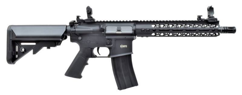 Riflens rail og løbs system er 10" langt