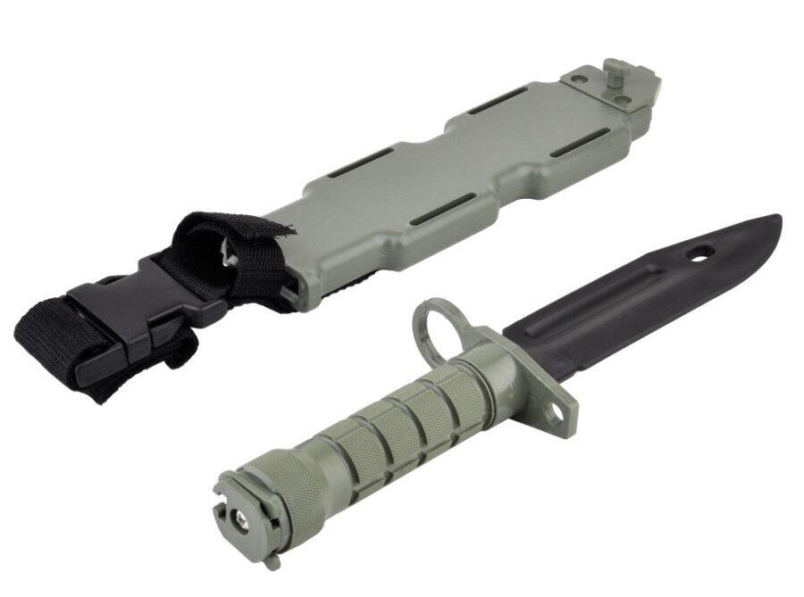 Disse knive kommer med et hylster som kan monteres på ens ben