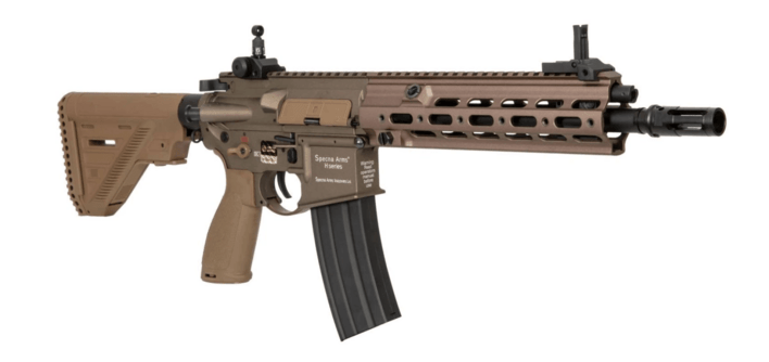 Riflen er elektrisk, og der skal tilkøbes batteri/lader til riflen