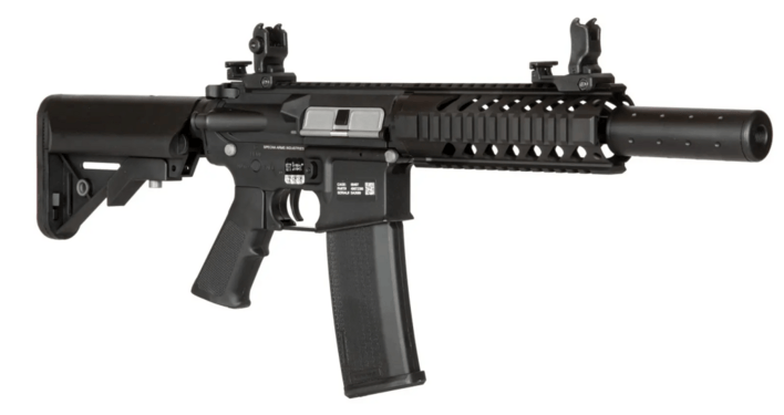 Internt har riflen et stempel med metal tænder, hvilket gør den ekstra holdebar