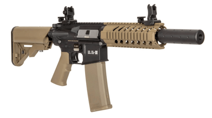 Selve riflen er lavet i en flot dual tone, med en mix af tan og sort