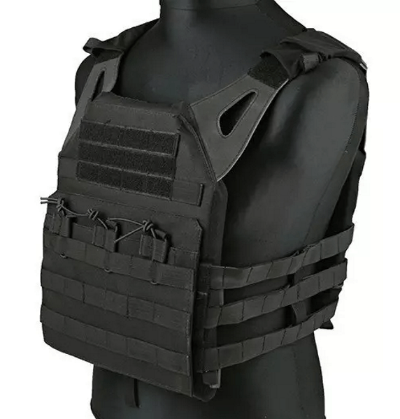 Denne vest har en tripple M4 mag lomme foran