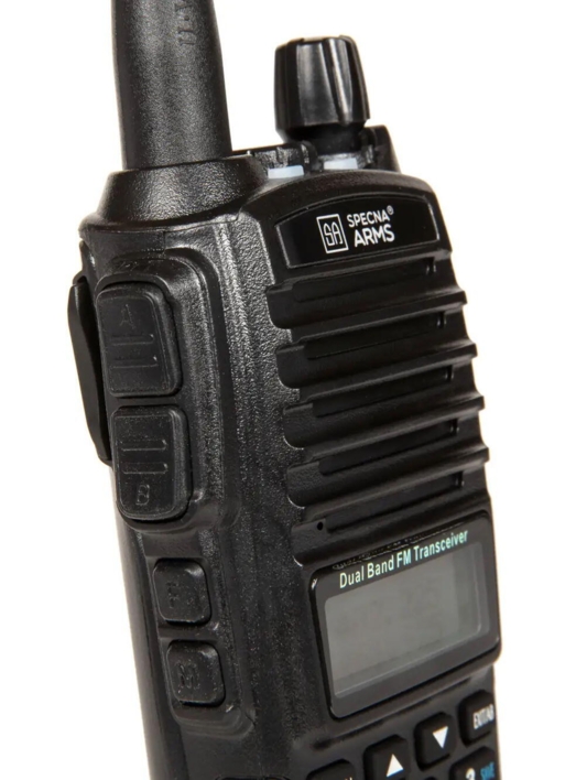 Stikket her er kenwood, hvilket passer med de fleste PTT, headset osv