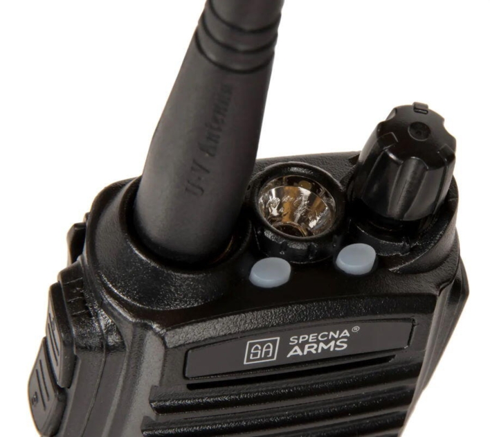 Selve radioen har en indbygget lygte