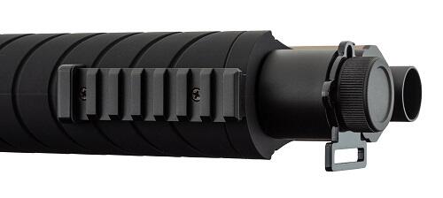 Picatinny rail til greb eller lygte på denne Taktiske FDE hardball shotgun