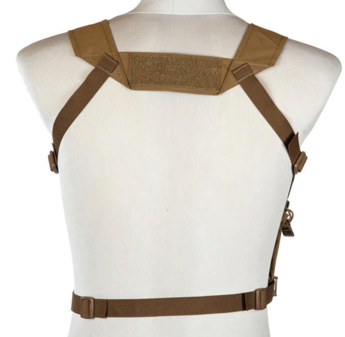 Med chest rig er ens ryg åben - hvilket giver plads til f.eks. Rygsække