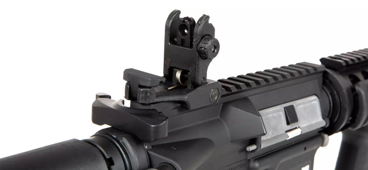 Der sidder flip-up sigter på denne riffel