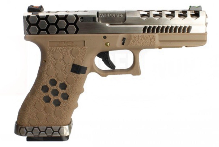 Denne pistol kommer med en forstørret magwell til hurtige reloads