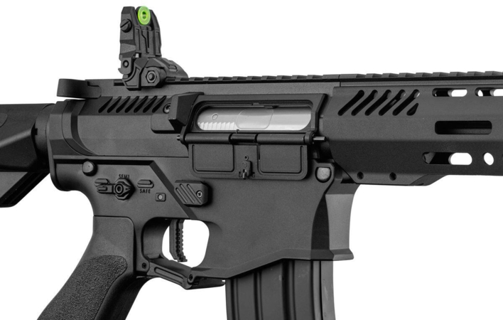 Riflen kommer med en flad aftækker