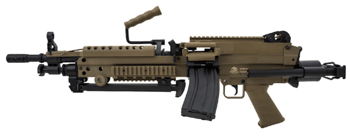 Riflen kommer med en justerbar kolbe