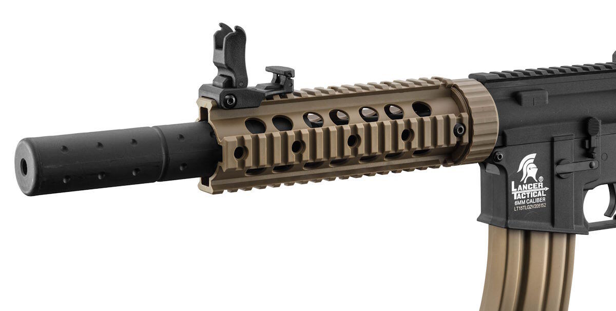 Eksternt kommer riflen i en flot 2 tone farve