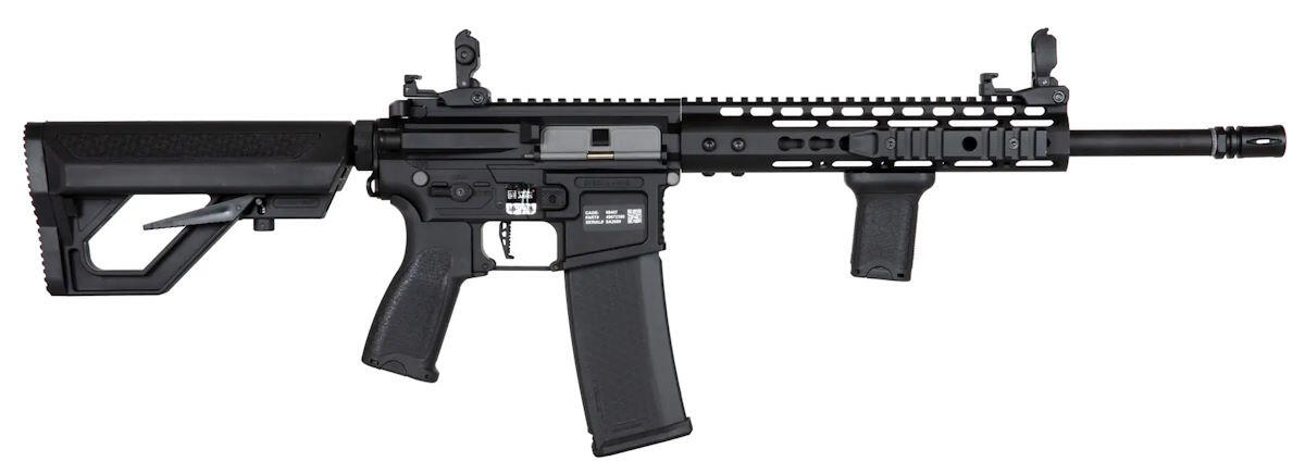 Riflen har et taktisk Keymod rail system af metal