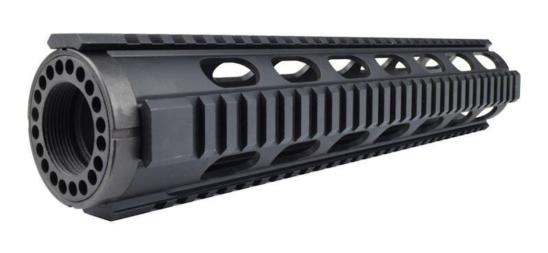 Dette rail system passer på de fleste M4 AEG rifler