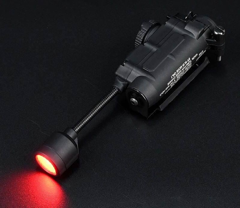 Lygte her sees med dens røde lys aktiveret