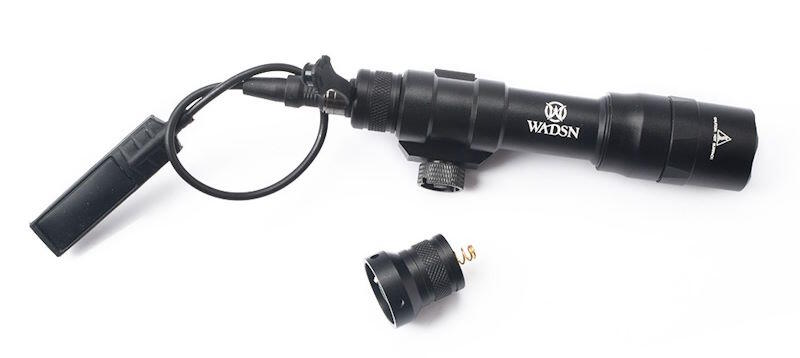 Denne lygte kommer med pressure switch og knap