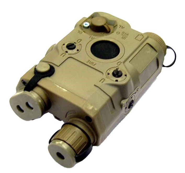 Dette er en batteri boks i form af en PEQ-15