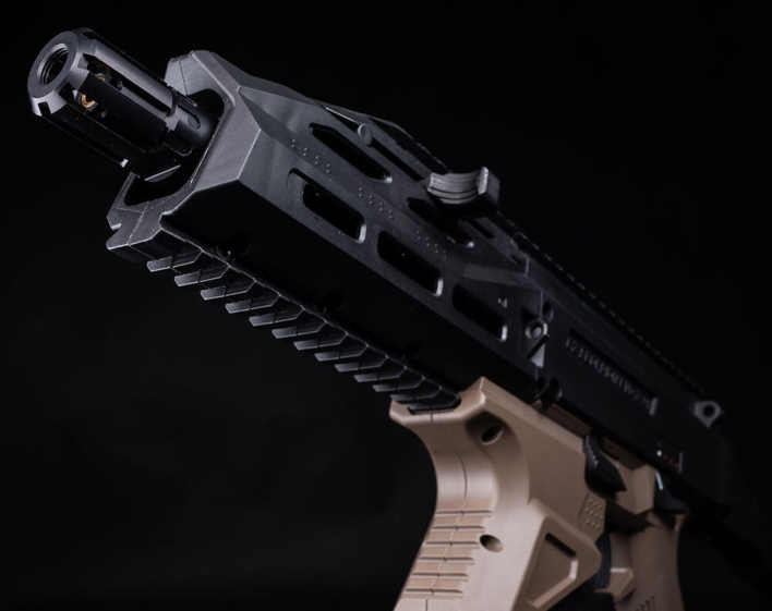 Riflen kommer med et helt nyt Atek front rail system