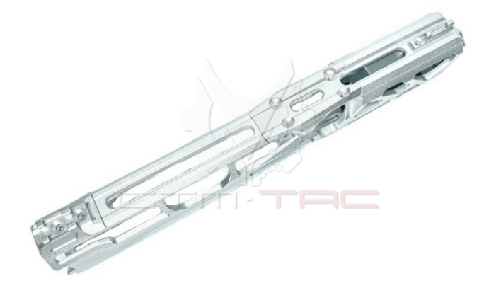Selve slæden er CNC skåret og kommer med ulighed for RMR montage